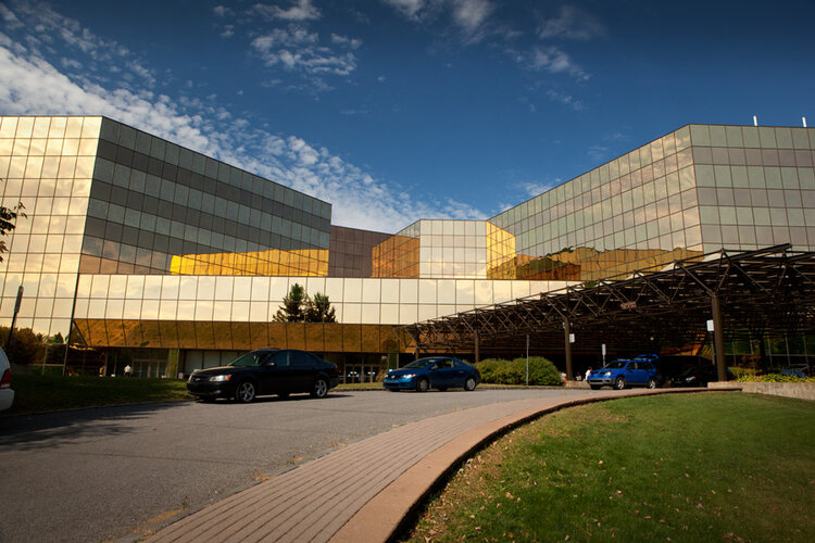 Milieux de travail - 02 - Le siège social de Revenu Québec, situé au 3800, rue de Marly, Québec