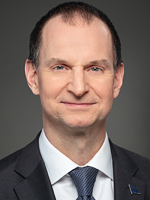 Photo de M. Eric Girard, ministre des Finances